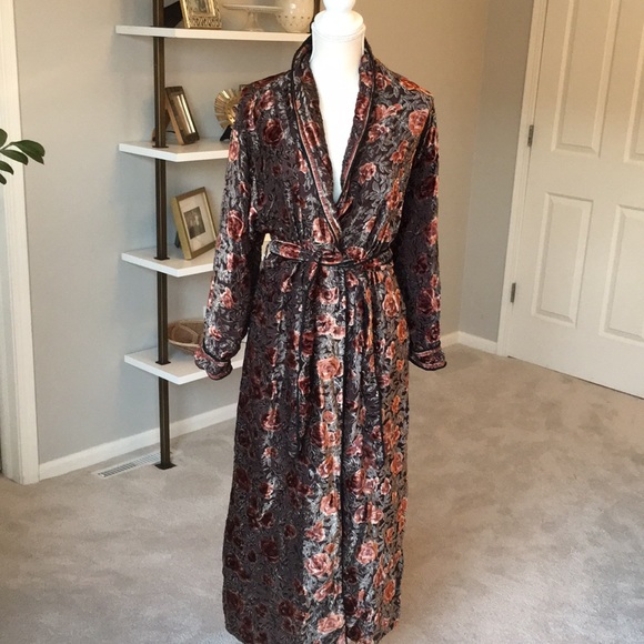 Oscar de la Renta Sleepwear Other - Oscar de la Renta Robe